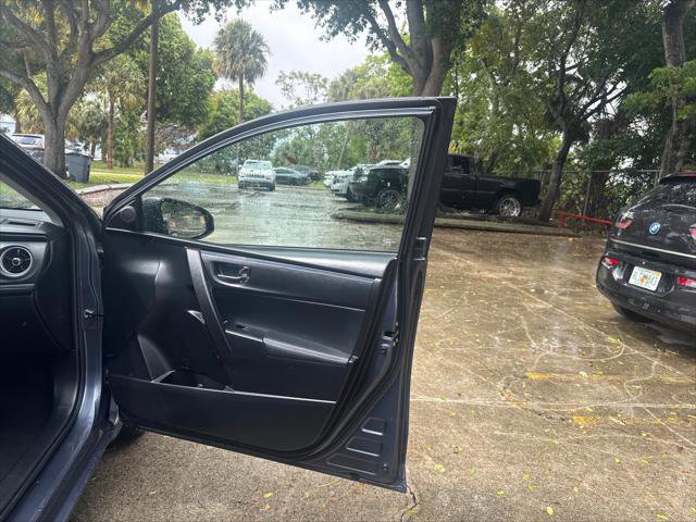 Used 2017 Toyota Corolla SE FWD image 17