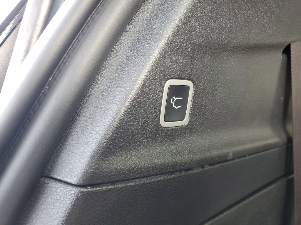 Used 2025 Chrysler Pacifica Select image 33