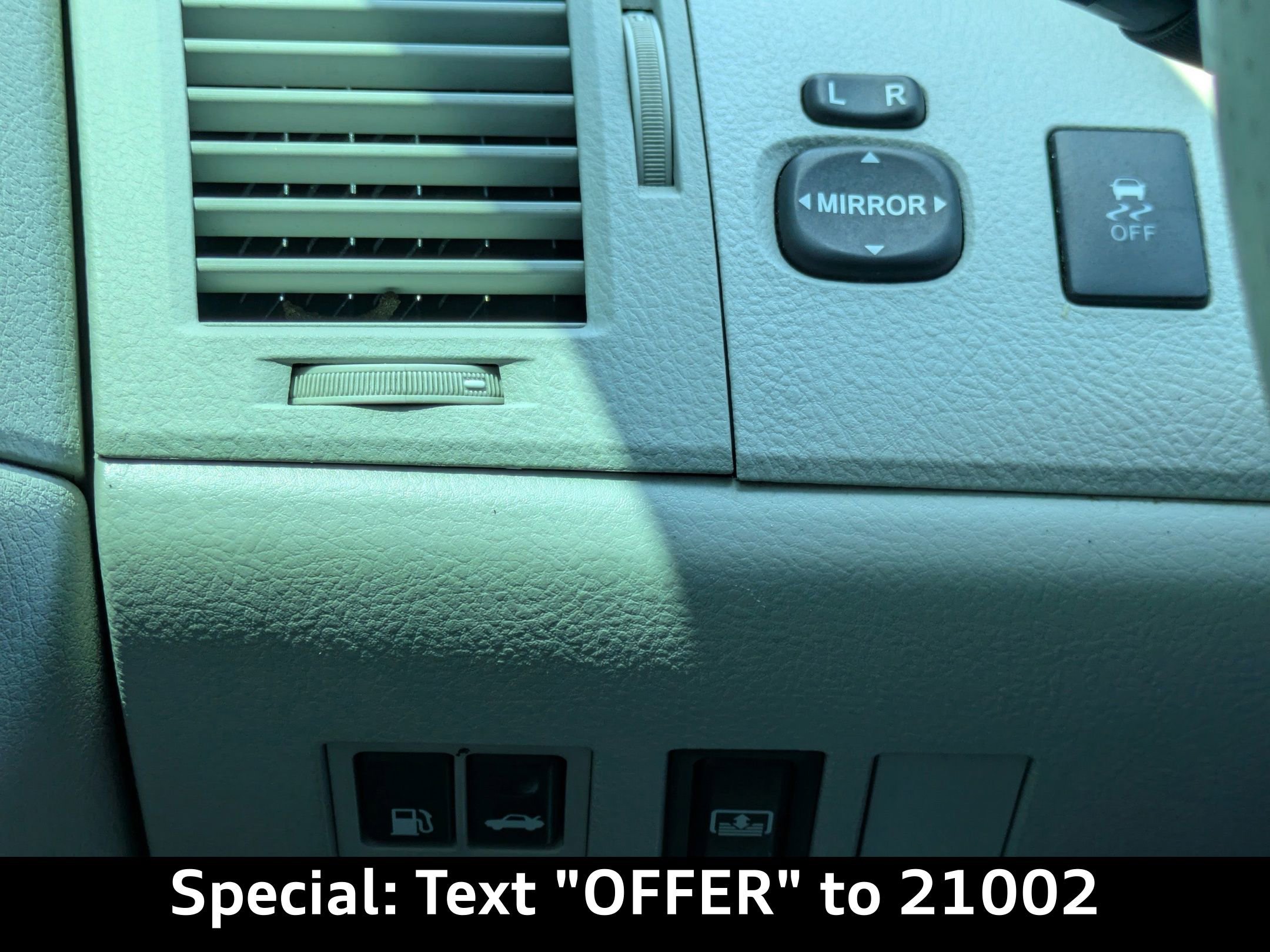 Used 2012 Toyota Avalon Limited image 24