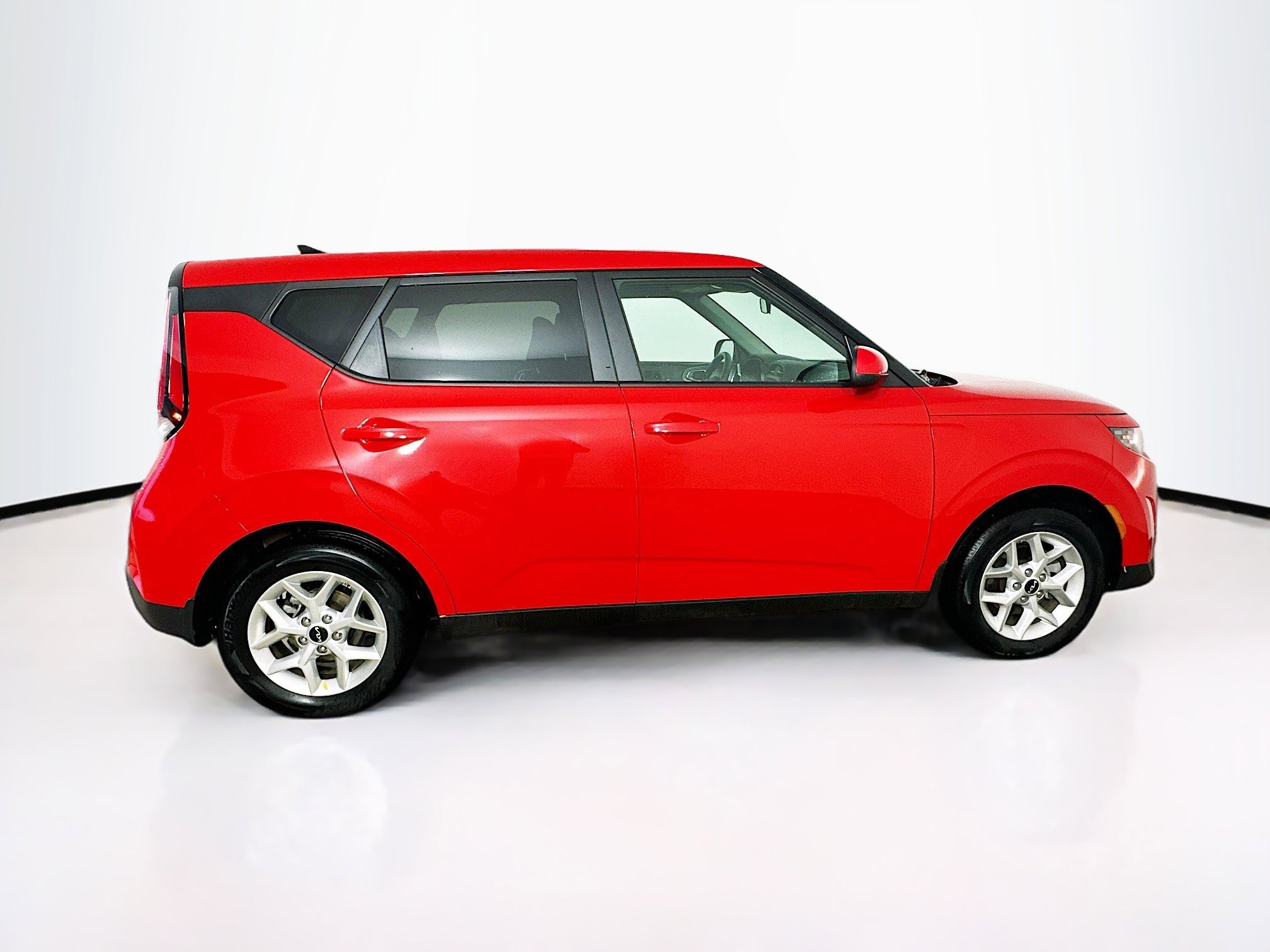 Used 2023 Kia Soul LX w/ LX Technology Package image 9