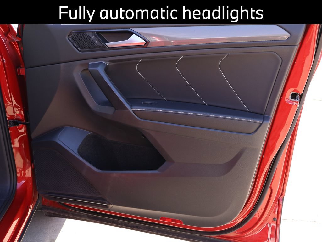Certified 2023 Volkswagen Tiguan SE w/ Panoramic Sunroof Package AWD/4WD image 11