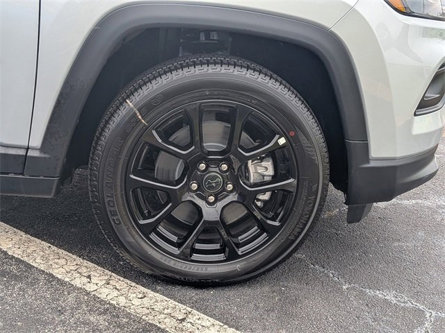 New 2025 Jeep Compass Latitude w/ Sun & Sound Group image 11