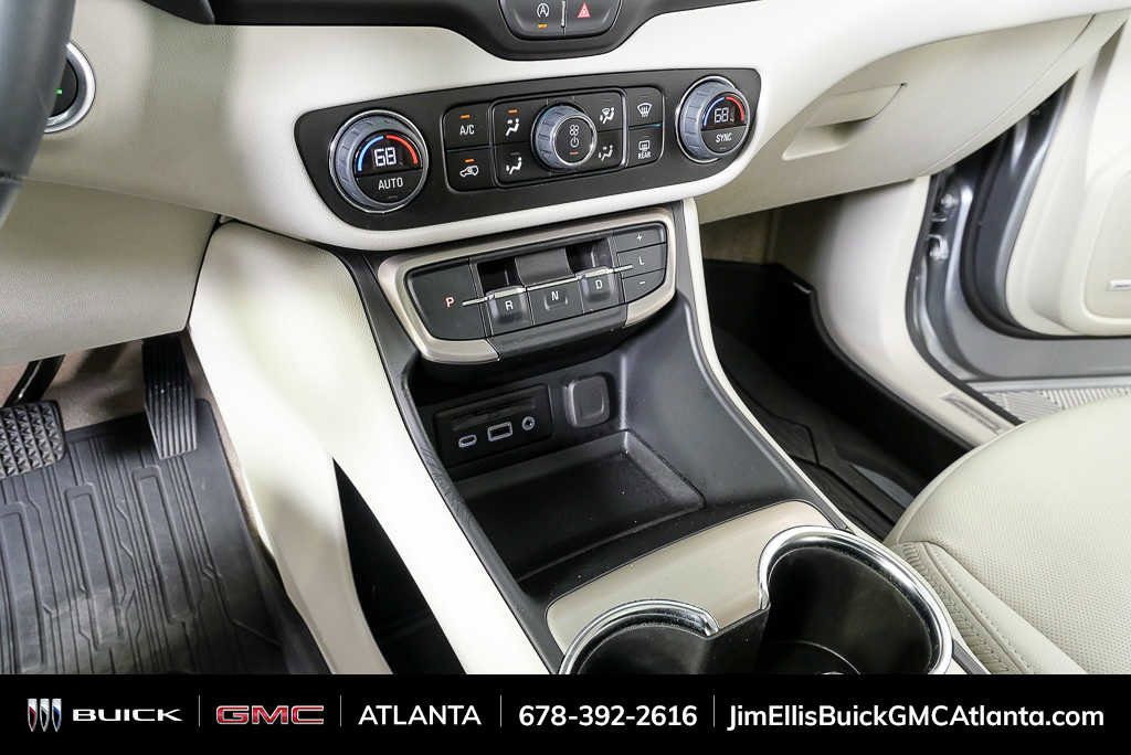 Used 2024 GMC Terrain Denali w/ Denali Premium Package AWD/4WD image 18