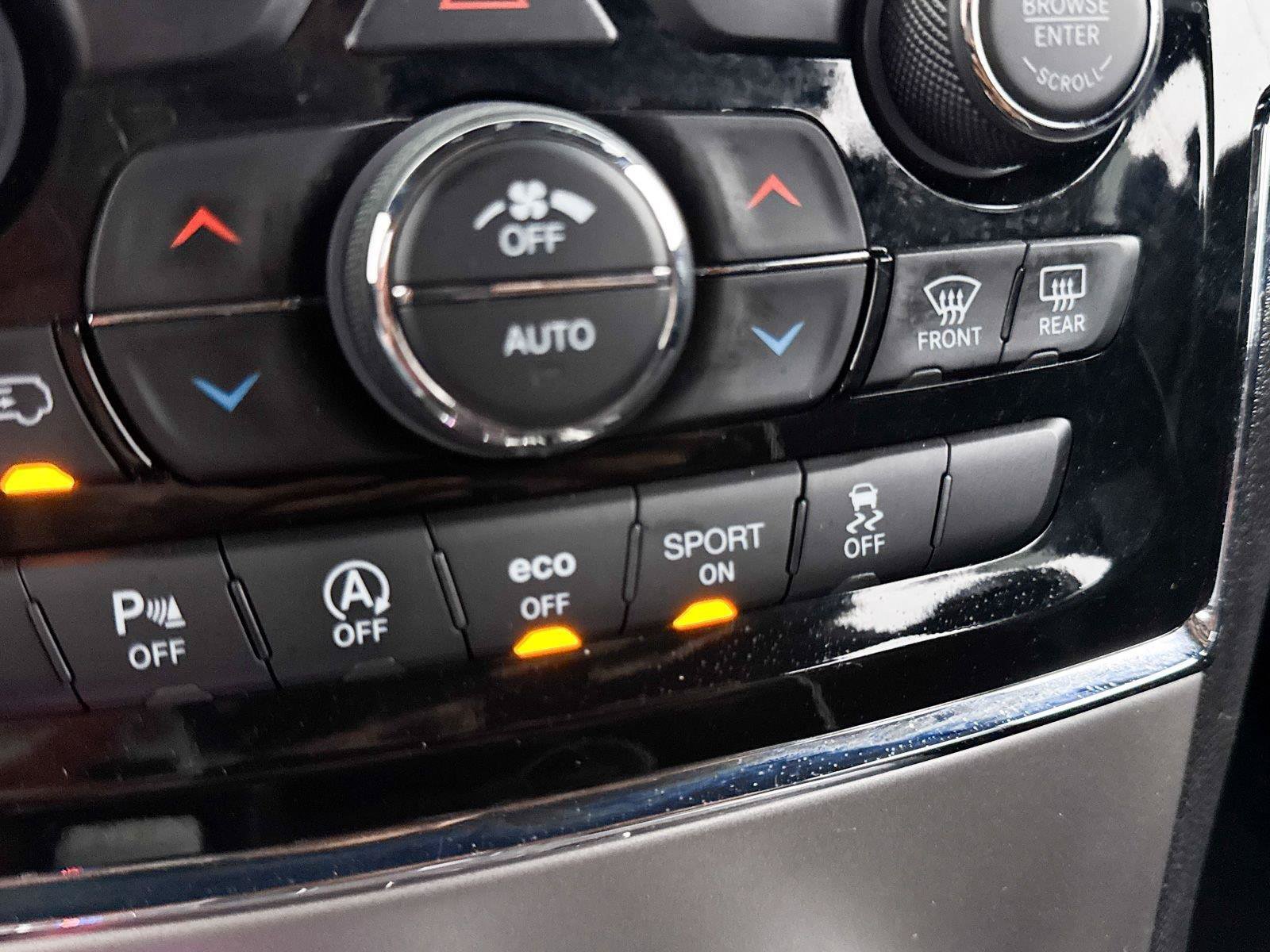 Used 2021 Jeep Grand Cherokee Laredo X AWD/4WD image 9