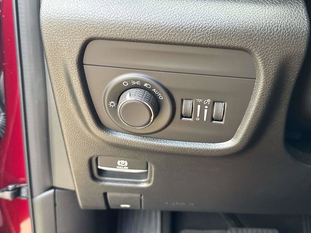 Used 2025 Jeep Grand Cherokee L Altitude image 29