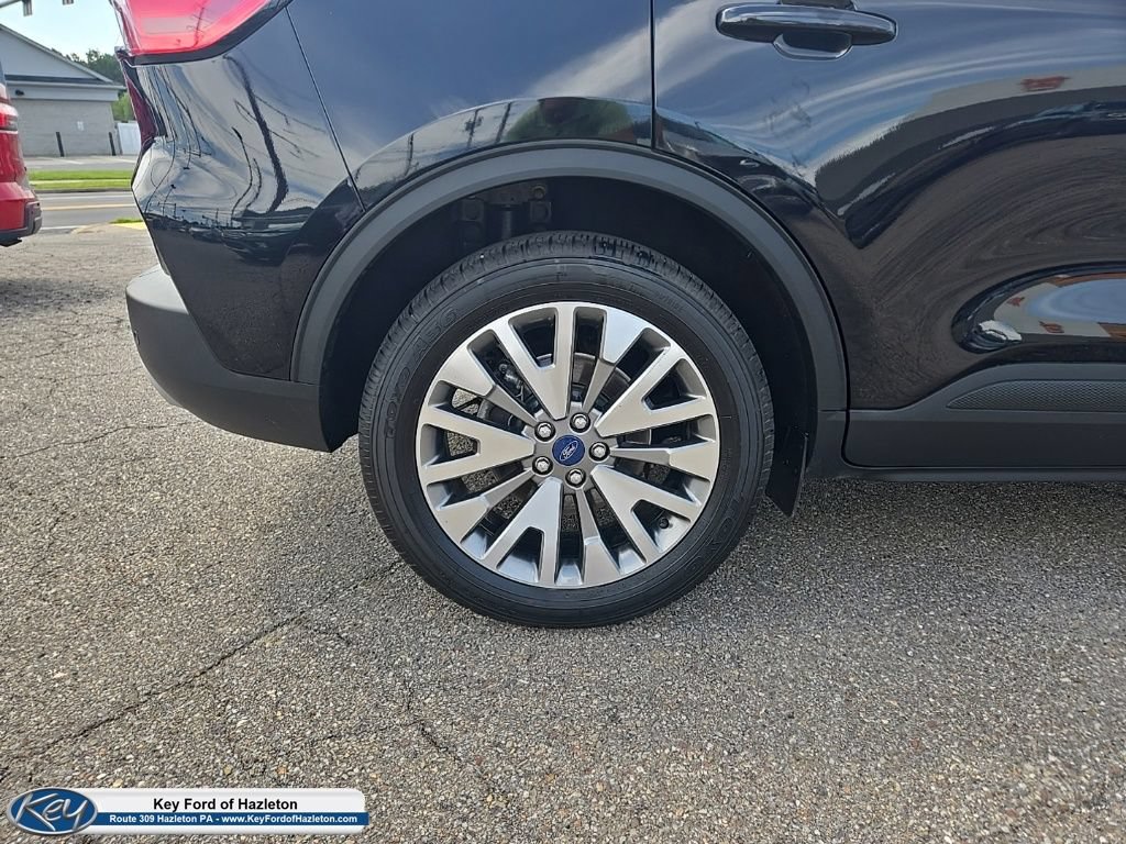 Certified 2022 Ford Escape Titanium w/ Class II Trailer Tow Package AWD/4WD image 17