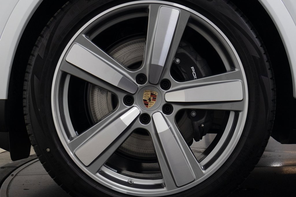 Used 2025 Porsche Cayenne image 23