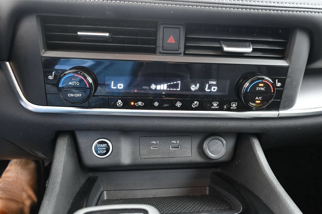 Used 2023 Nissan Rogue SV w/ SV Premium B Package FWD image 13
