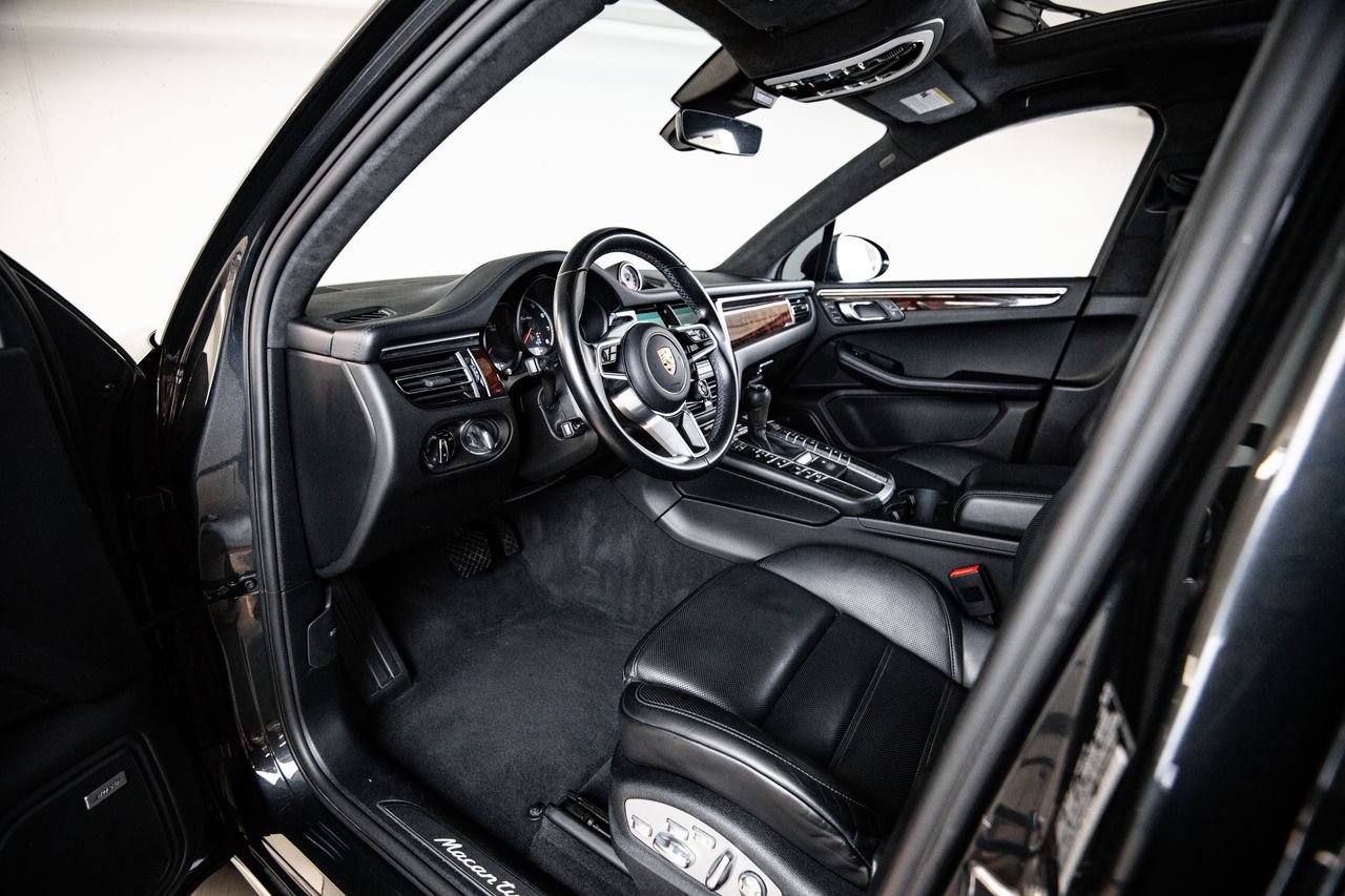 Certified 2021 Porsche Macan Turbo AWD/4WD image 4