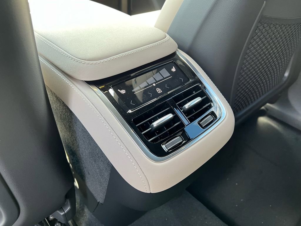 New 2026 Volvo XC90 B6 Plus w/ Protection Package Premier AWD/4WD image 20