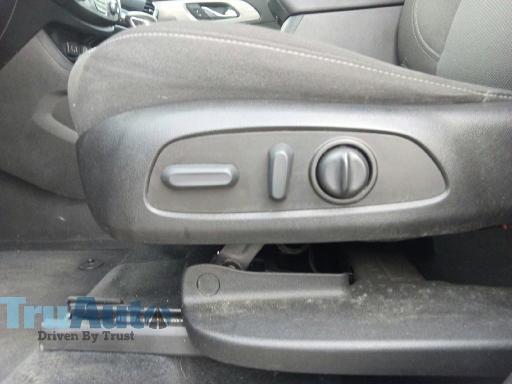 Used 2023 Chevrolet Traverse LT FWD image 20