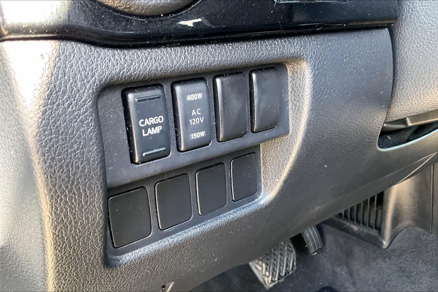 Used 2021 Nissan Titan SV w/ SV Convenience Package AWD/4WD image 31