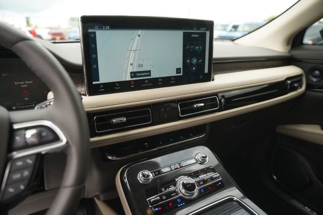 Used 2023 Lincoln Nautilus Reserve w/ Luxury Package image 27