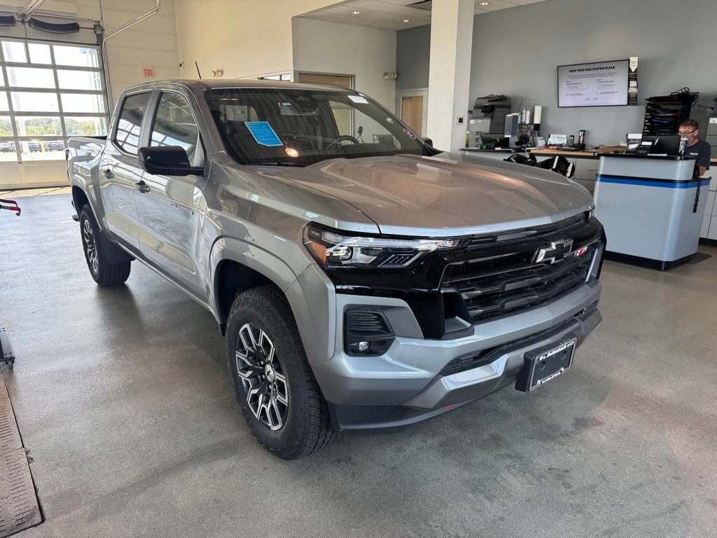 Used 2026 Chevrolet Colorado Z71 w/ Technology Package AWD/4WD image 2