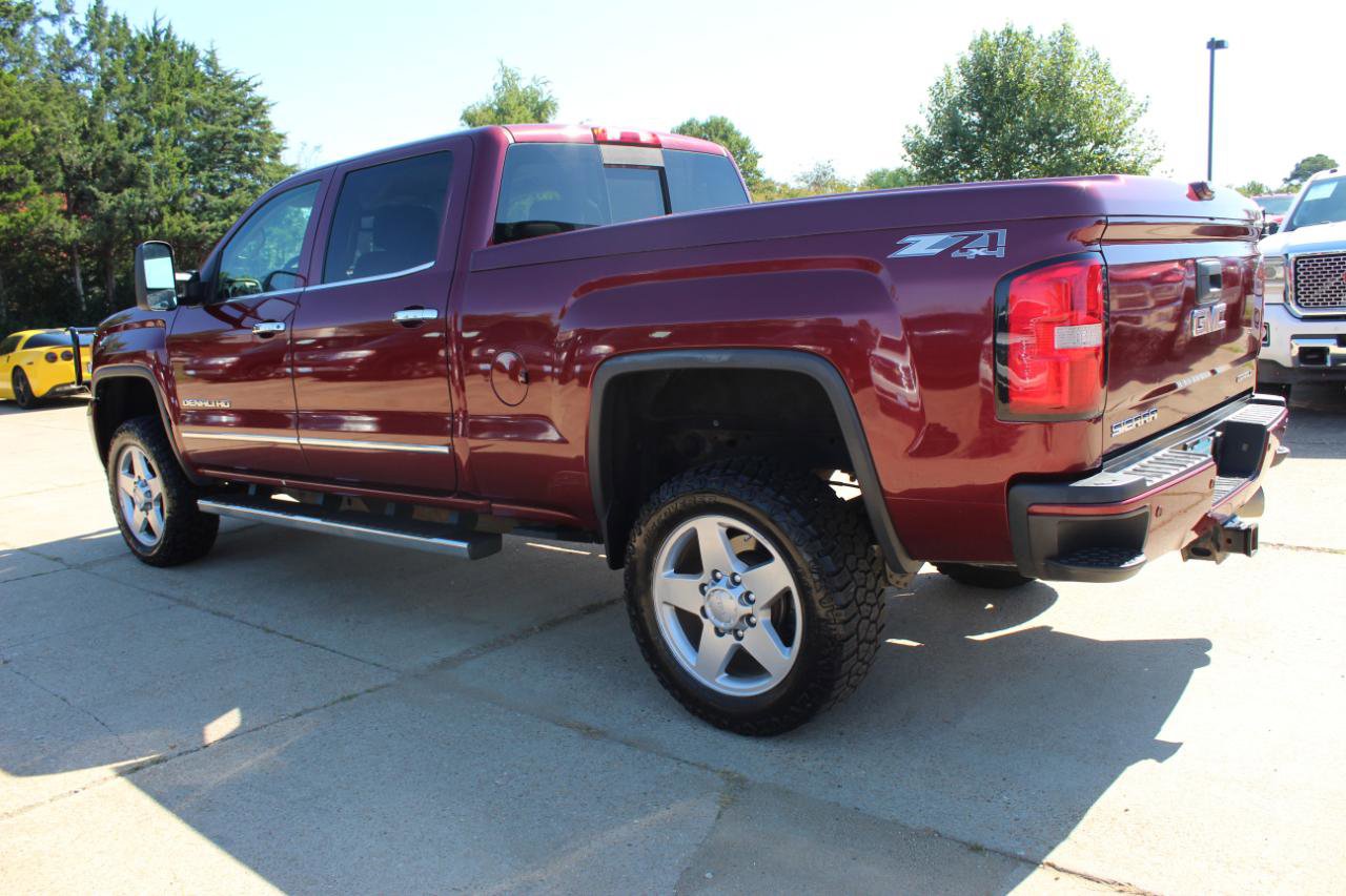 Used 2015 GMC Sierra 2500 Denali w/ Duramax Plus Package AWD/4WD image 5