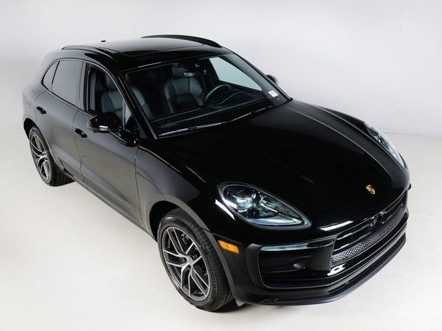 Certified 2026 Porsche Macan AWD/4WD image 33