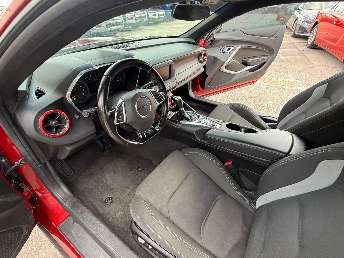 Used 2020 Chevrolet Camaro LT RWD image 17