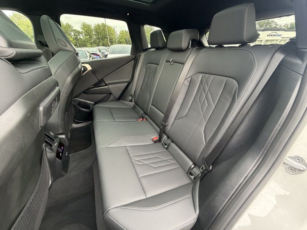 Used 2025 BMW X3 xDrive30i w/ Convenience Package AWD/4WD image 25