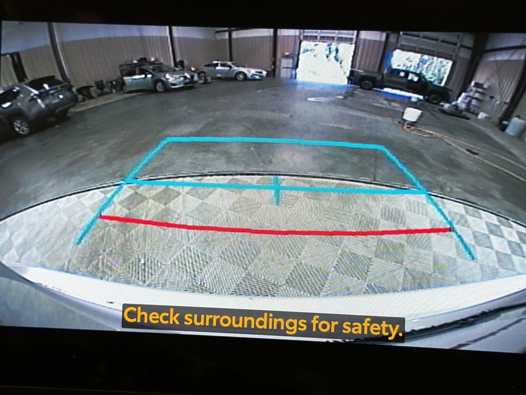 Used 2025 Toyota Highlander XLE AWD/4WD image 31