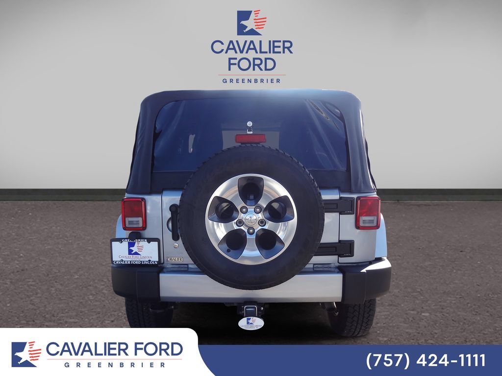 Used 2016 Jeep Wrangler Sahara w/ Connectivity Group AWD/4WD image 3