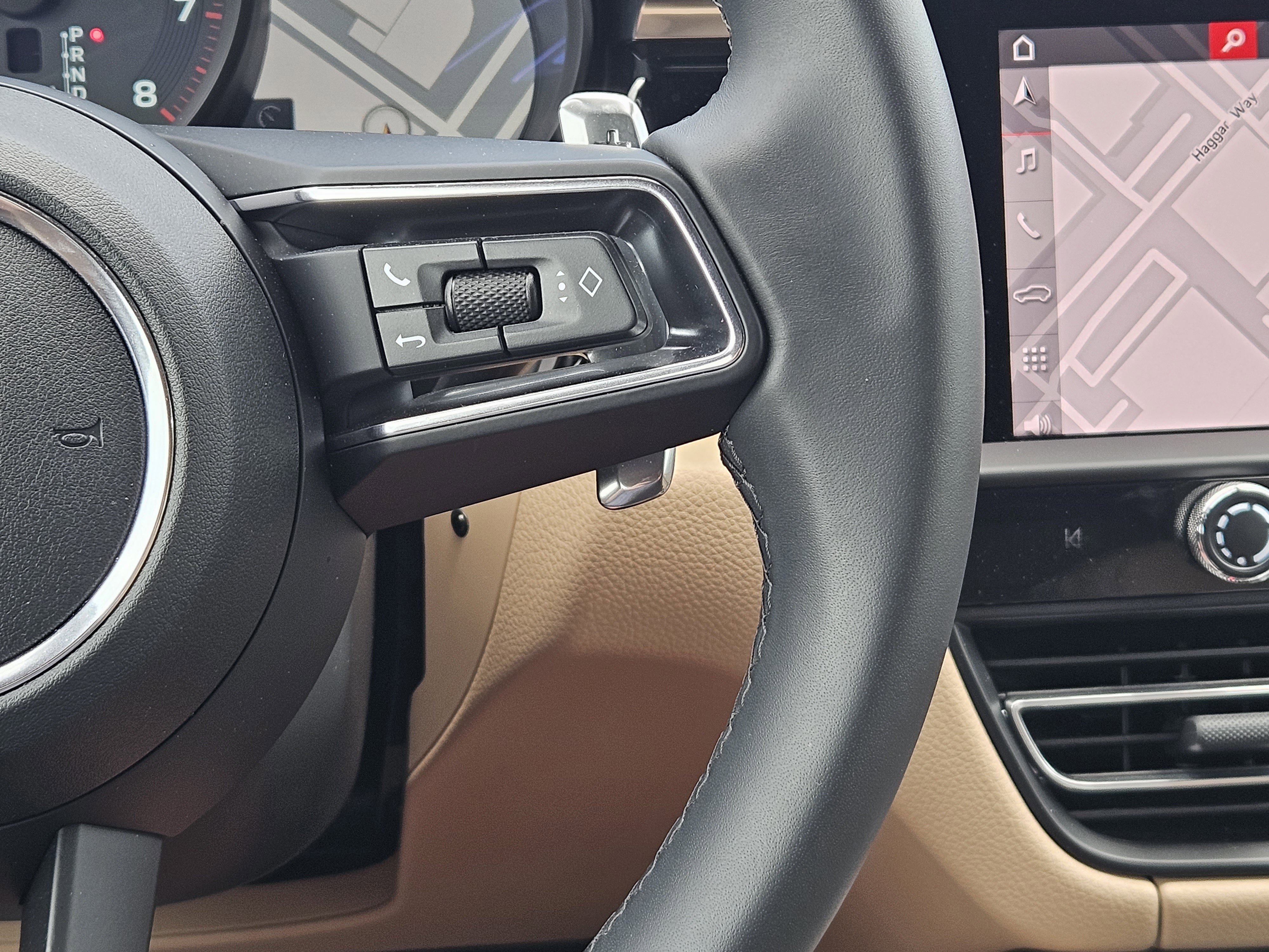 Certified 2026 Porsche Macan AWD/4WD image 27