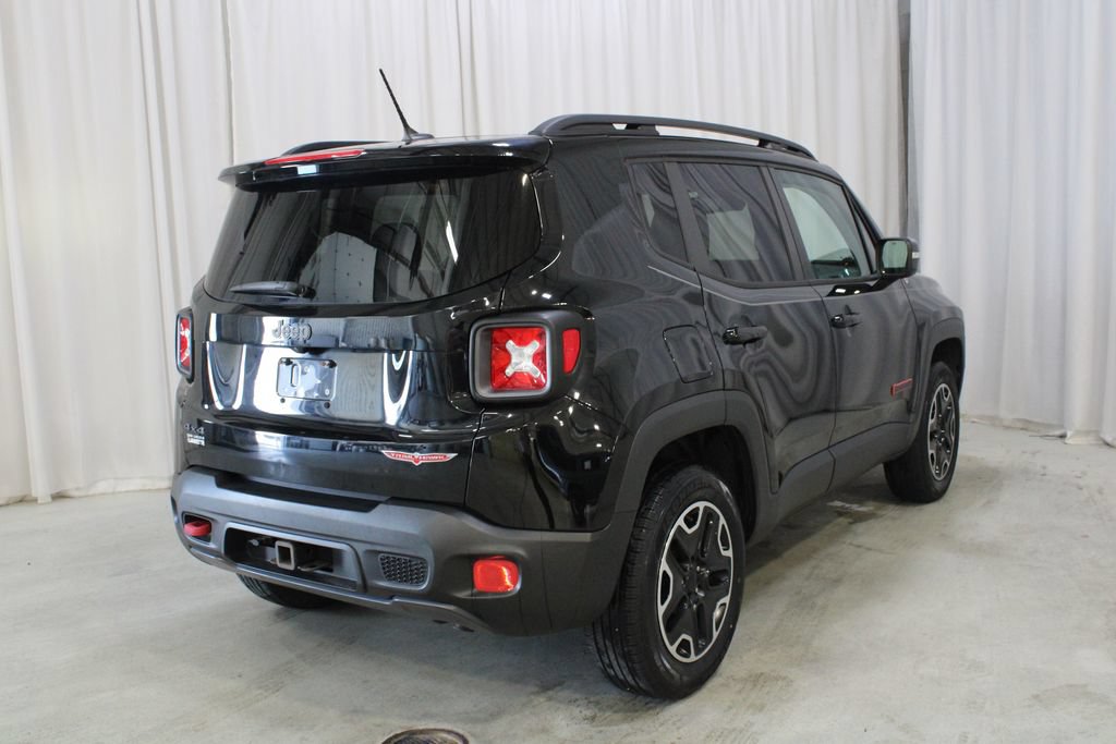 Used 2016 Jeep Renegade Trailhawk w/ Premium Trailhawk Package AWD/4WD image 24