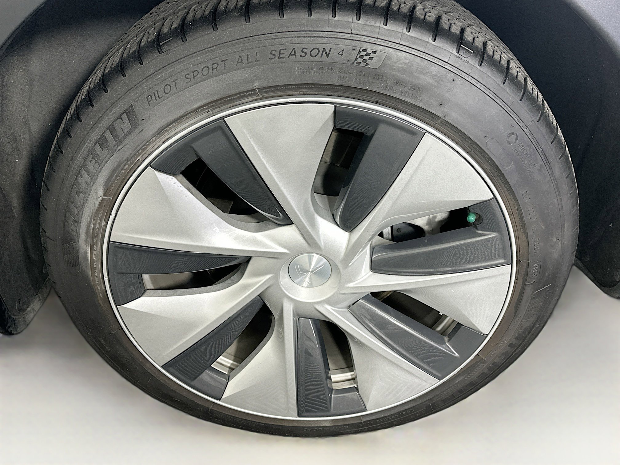 Used 2023 Tesla Model Y Long Range AWD/4WD image 11