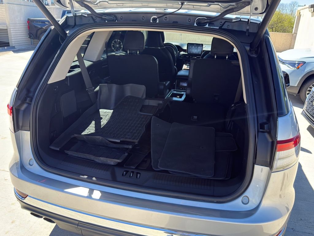 Used 2023 Lincoln Aviator Reserve w/ Equipment Group 201A image 11