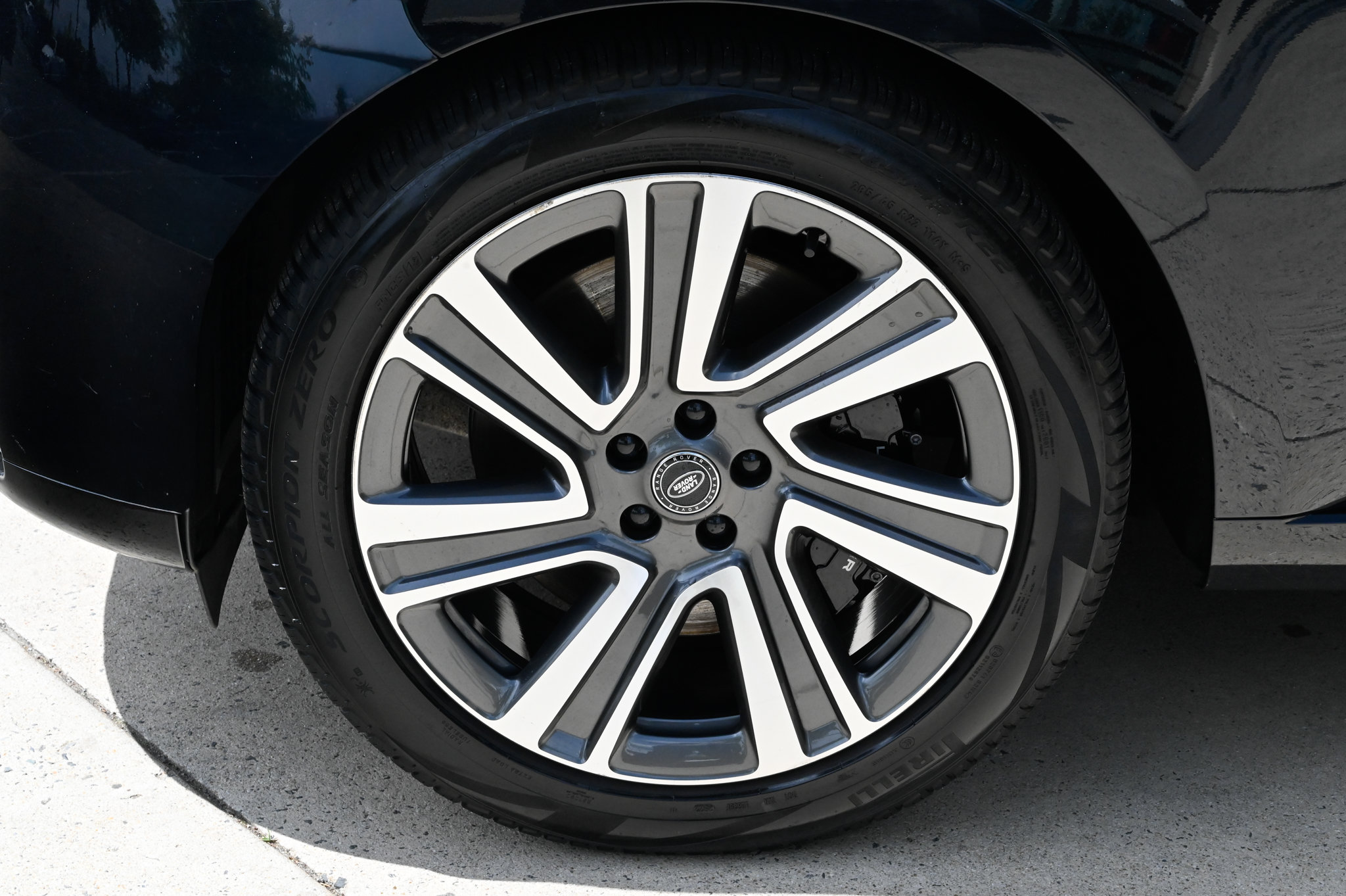 Used 2023 Land Rover Range Rover SV AWD/4WD image 9