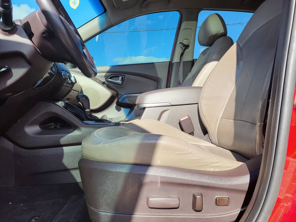 Used 2015 Hyundai Tucson Limited w/ Option Group 03 image 2