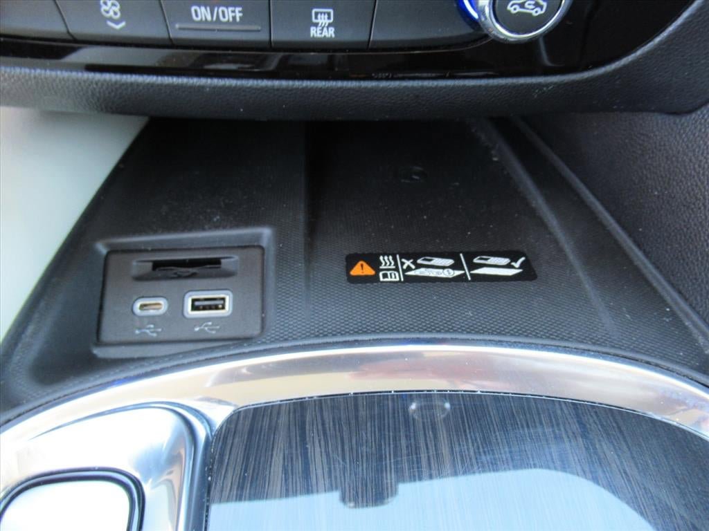 Used 2022 Buick Enclave Essence FWD image 26