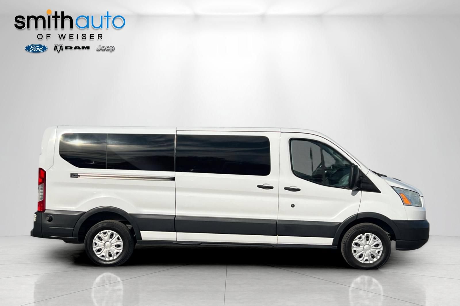 Used 2016 Ford Transit 350 XLT RWD image 3