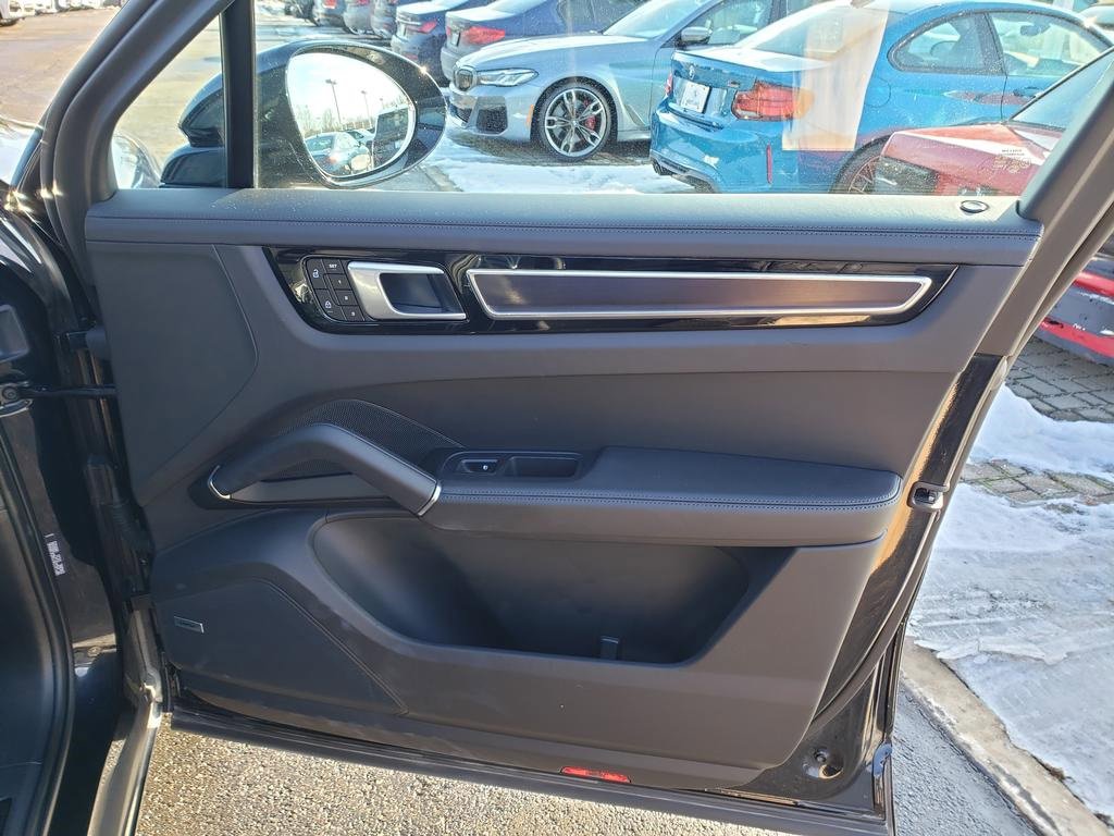 Used 2022 Porsche Cayenne GTS w/ Sport Chrono Package (8LH) image 18