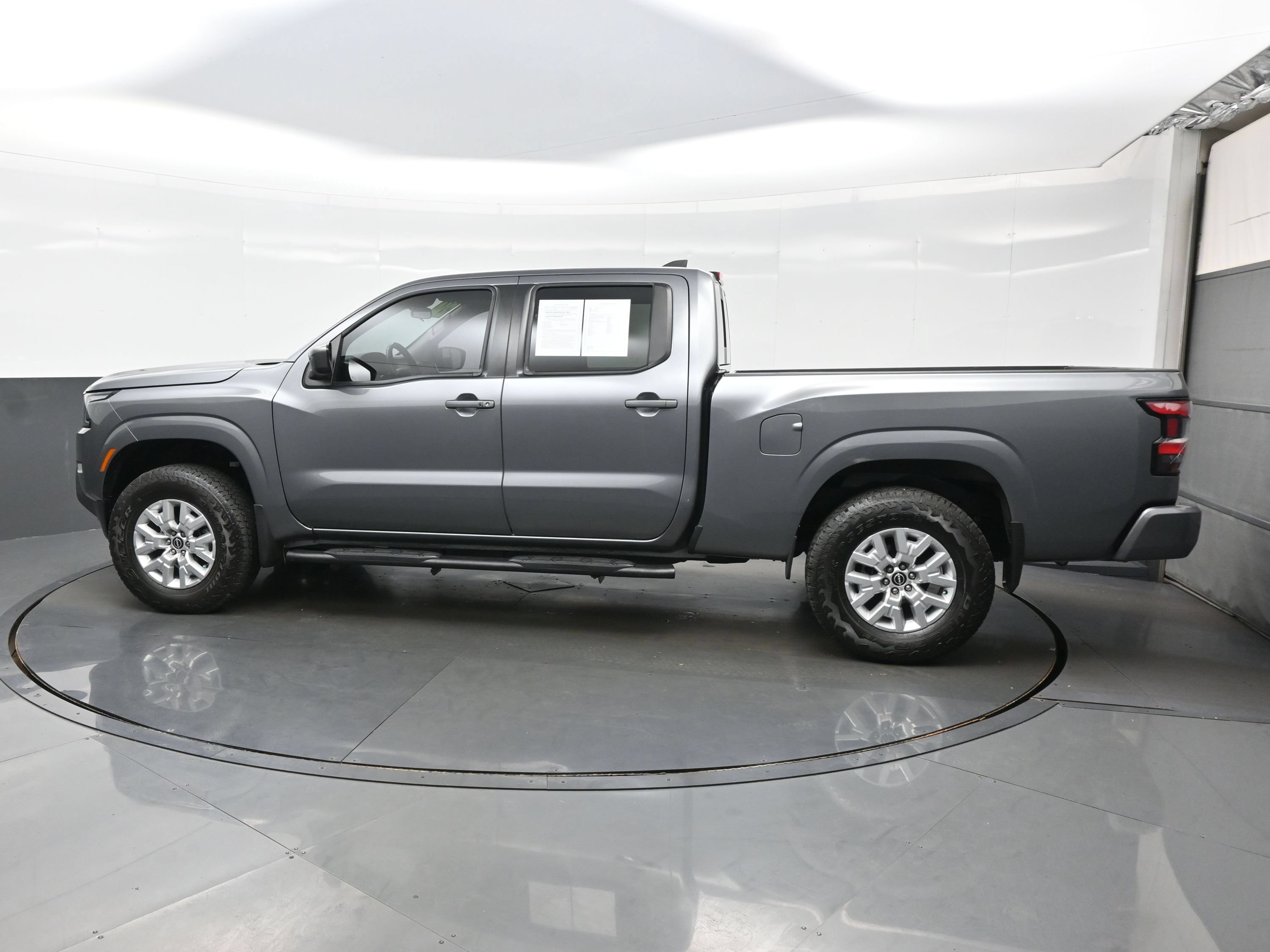 Used 2024 Nissan Frontier SV w/ Technology Package RWD image 3