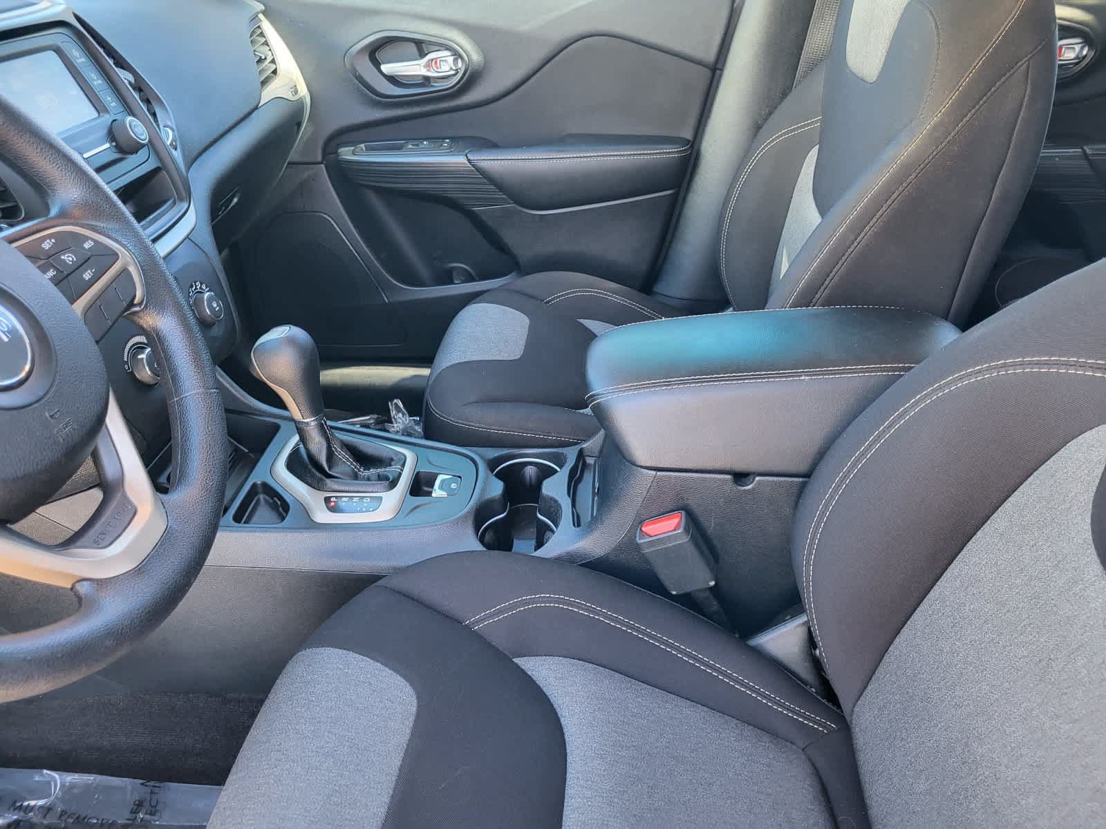 Used 2016 Jeep Cherokee Sport FWD image 25