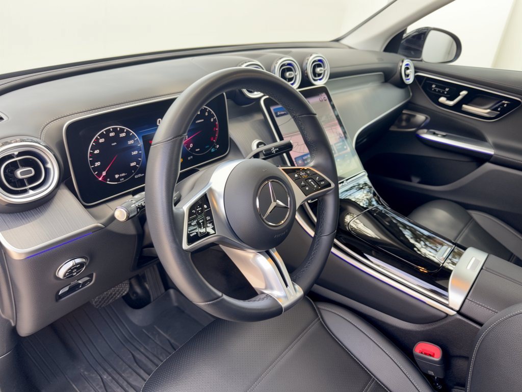 Used 2023 Mercedes-Benz GLC 300 4MATIC image 4