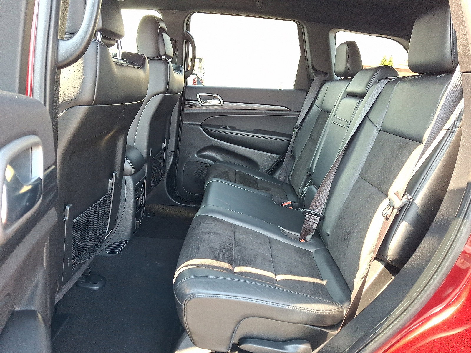 Used 2019 Jeep Grand Cherokee Altitude image 11