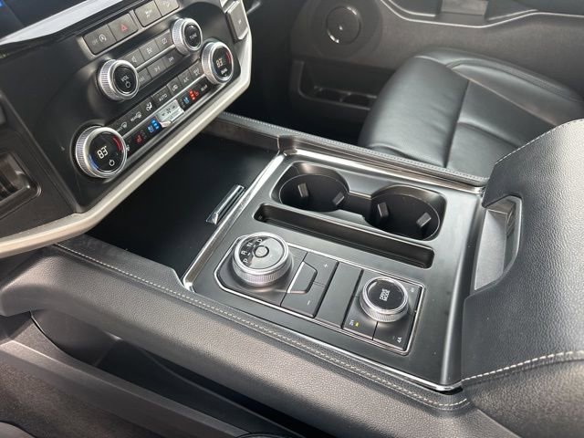 Used 2024 Ford Expedition XLT image 24