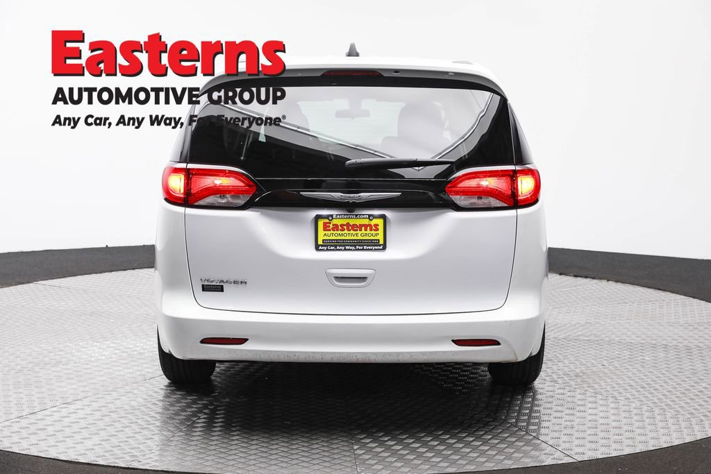 Used 2022 Chrysler Voyager LX image 6
