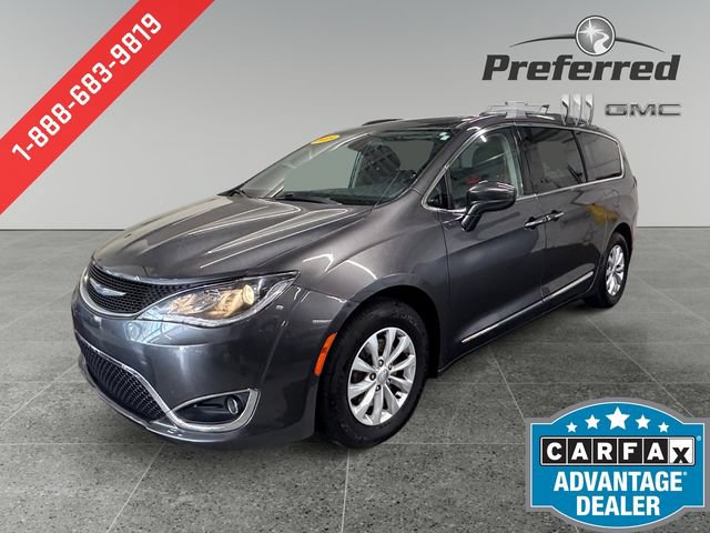 Used 2018 Chrysler Pacifica Touring-L FWD image 11