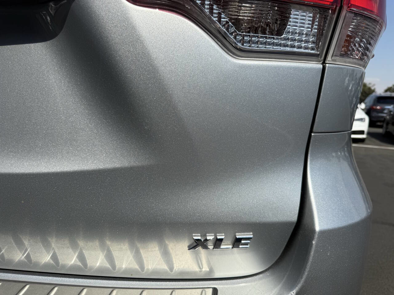 Used 2018 Toyota Highlander XLE image 30