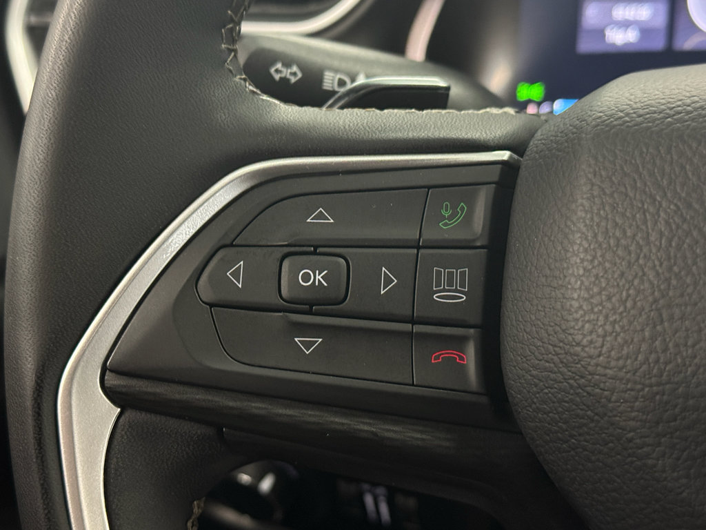 Used 2024 Jeep Grand Cherokee L Laredo image 20