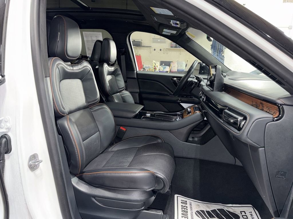 Used 2025 Lincoln Aviator Black Label w/ Black Label Special Edition AWD/4WD image 28