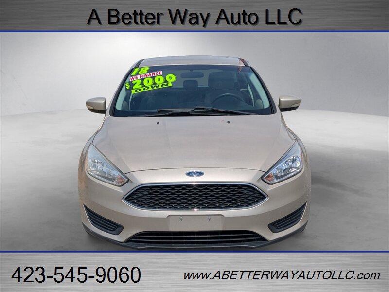 Used 2018 Ford Focus SE w/ Cold Weather Package FWD image 4