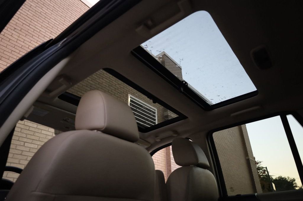 Used 2012 Land Rover LR2 HSE image 18