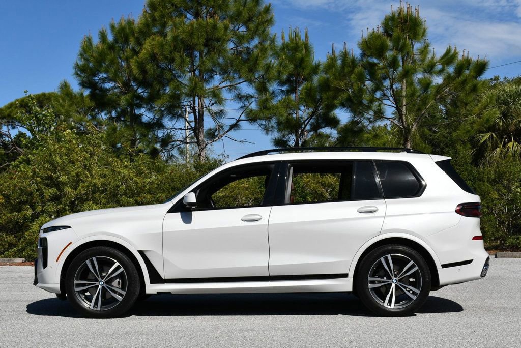 Used 2024 BMW X7 xDrive40i w/ M Sport Package image 3