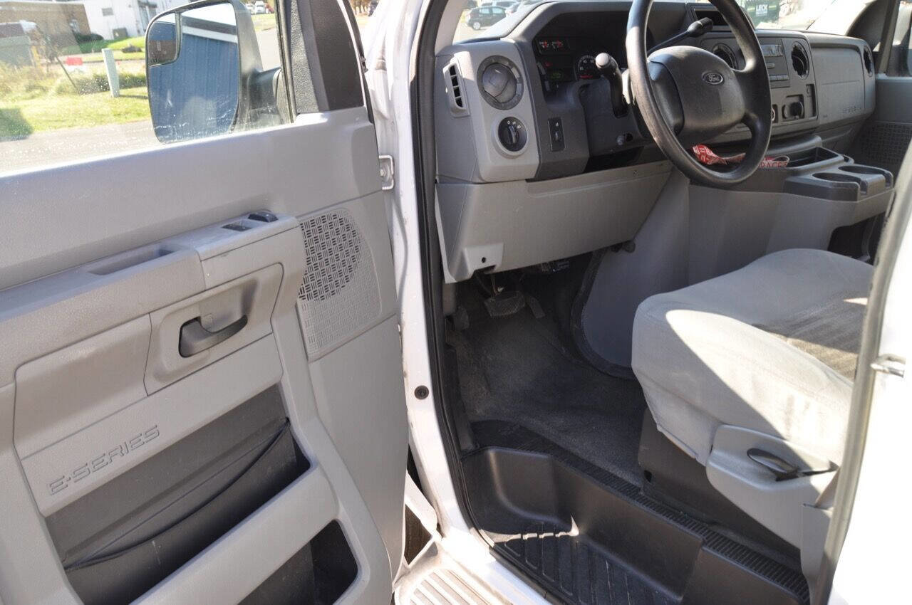 Used 2010 Ford E-350 and Econoline 350 XLT image 16