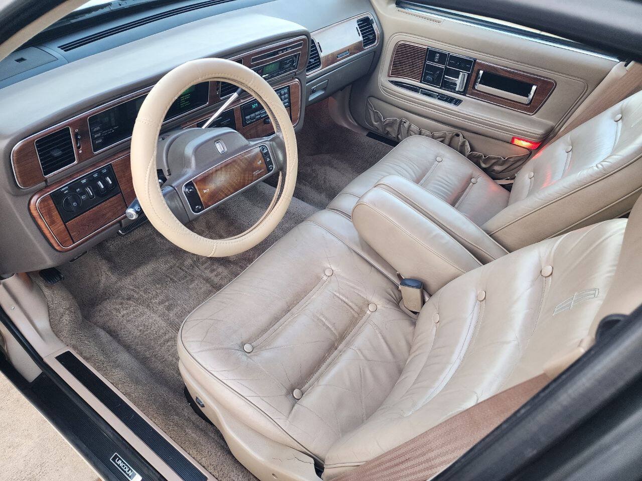 Used 1988 Lincoln Continental Signature FWD image 19