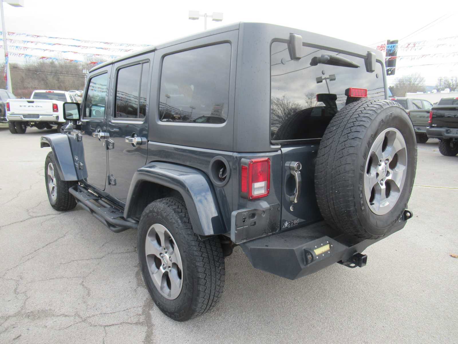 Used 2018 Jeep Wrangler Unlimited Sahara w/ Connectivity Group image 3