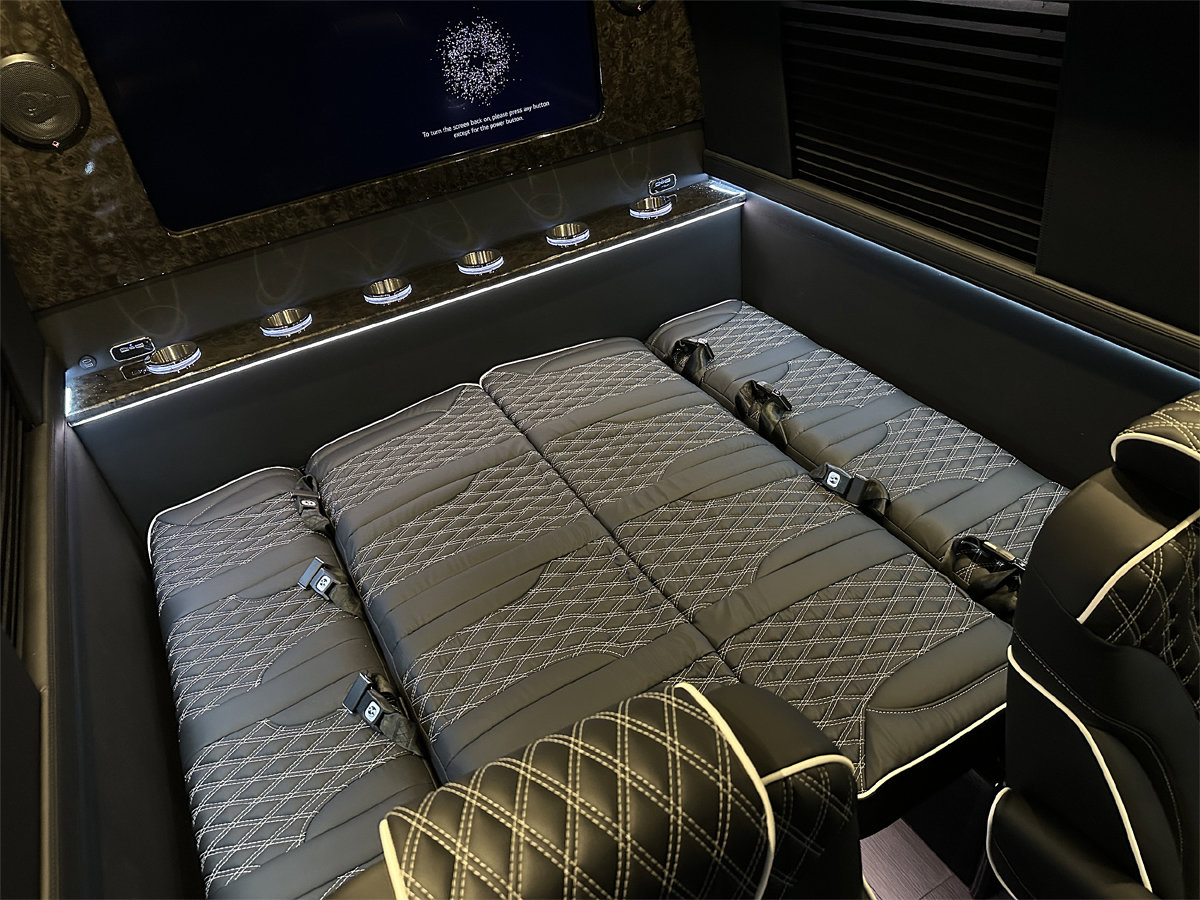 Used 2024 Mercedes-Benz Sprinter 3500 image 5